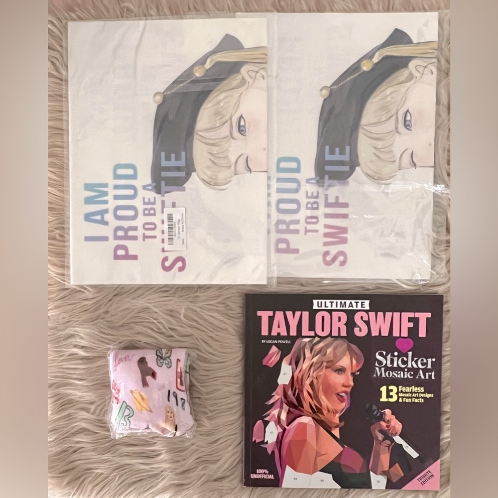 Taylor Swift Bundle of 4💕